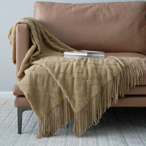 Knitted Bed Tail Towel - Image 3